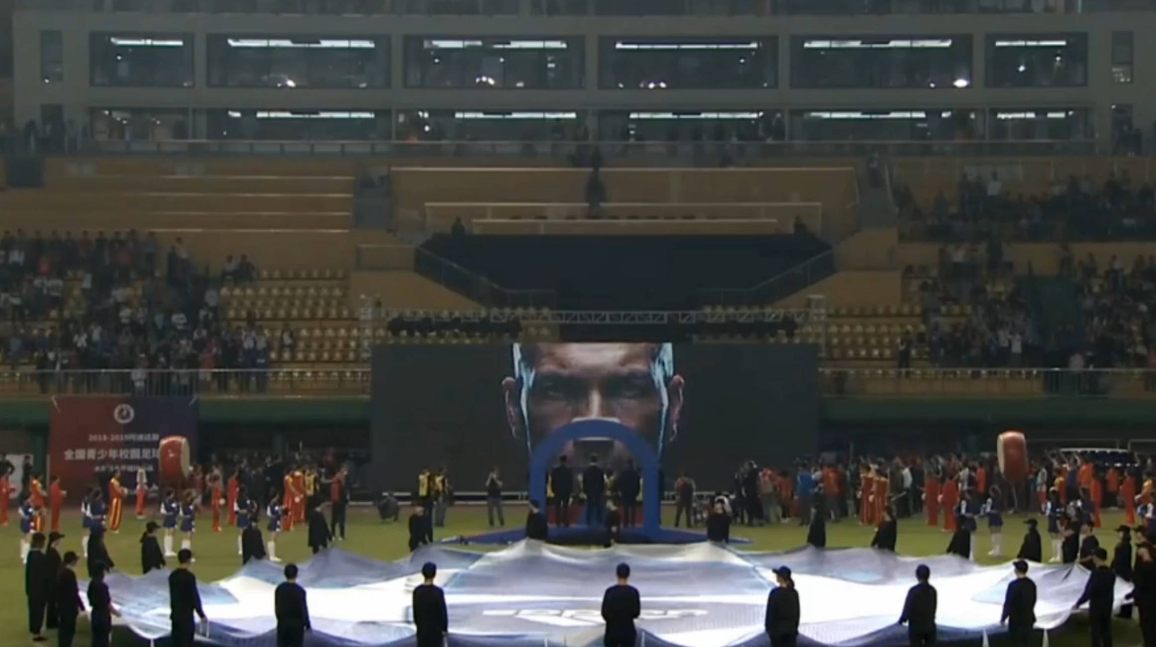 羡慕不如自省国内校园联赛频遭误读谁该担责？不谈热爱何来强大