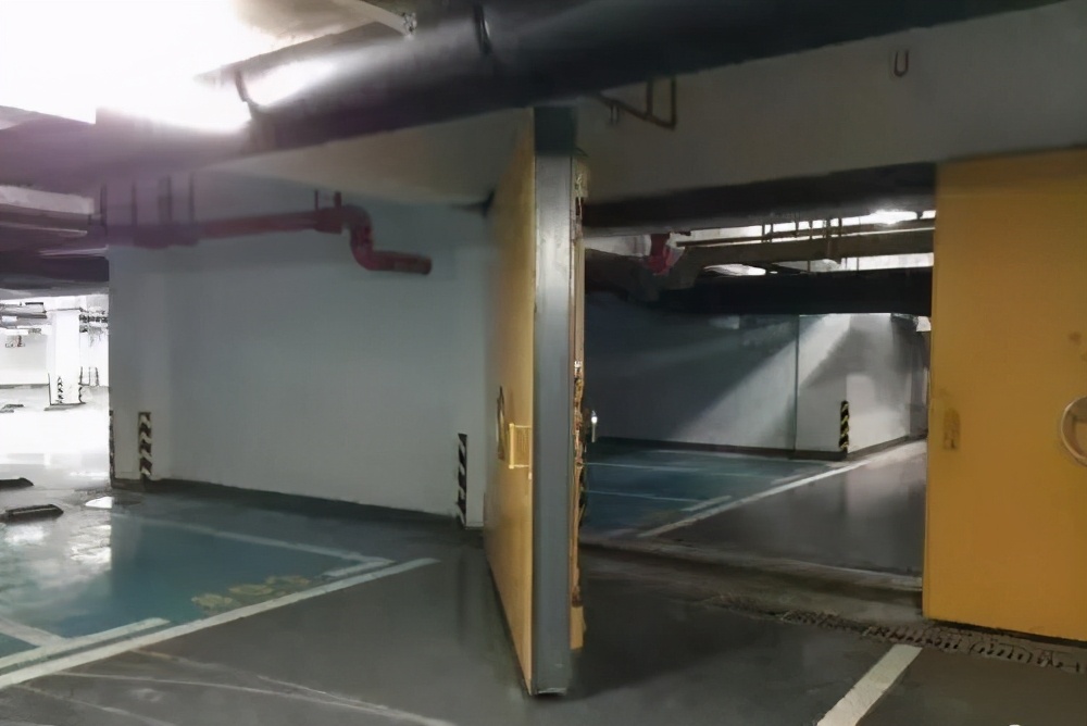 如何选择车位才是最好的,两车位两边柱子选车位技巧