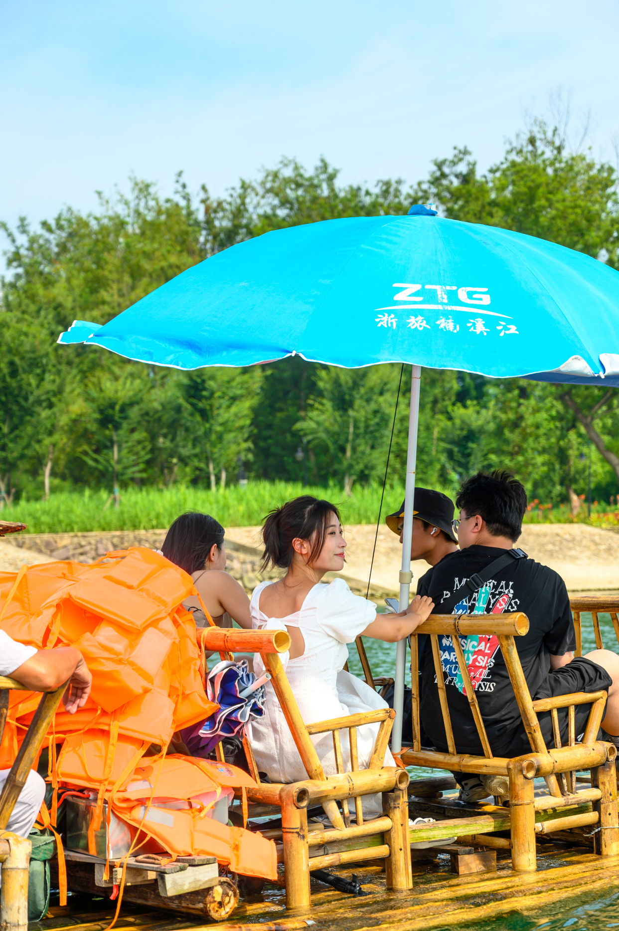 楠溪江漂流美景,楠溪江风景竹筏11月