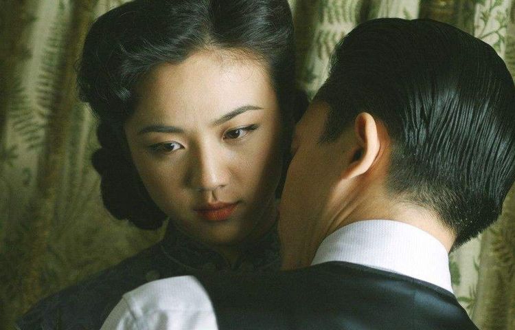 重温张爱玲,重温红色诗词