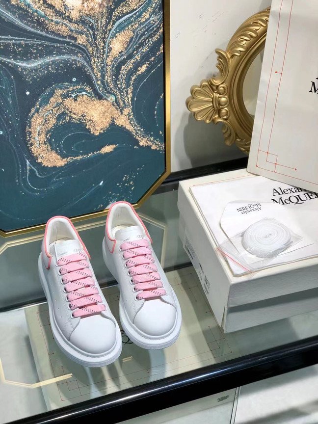 去专柜试一下嘛，看起来笨笨呆呆的亚子，一试就香了