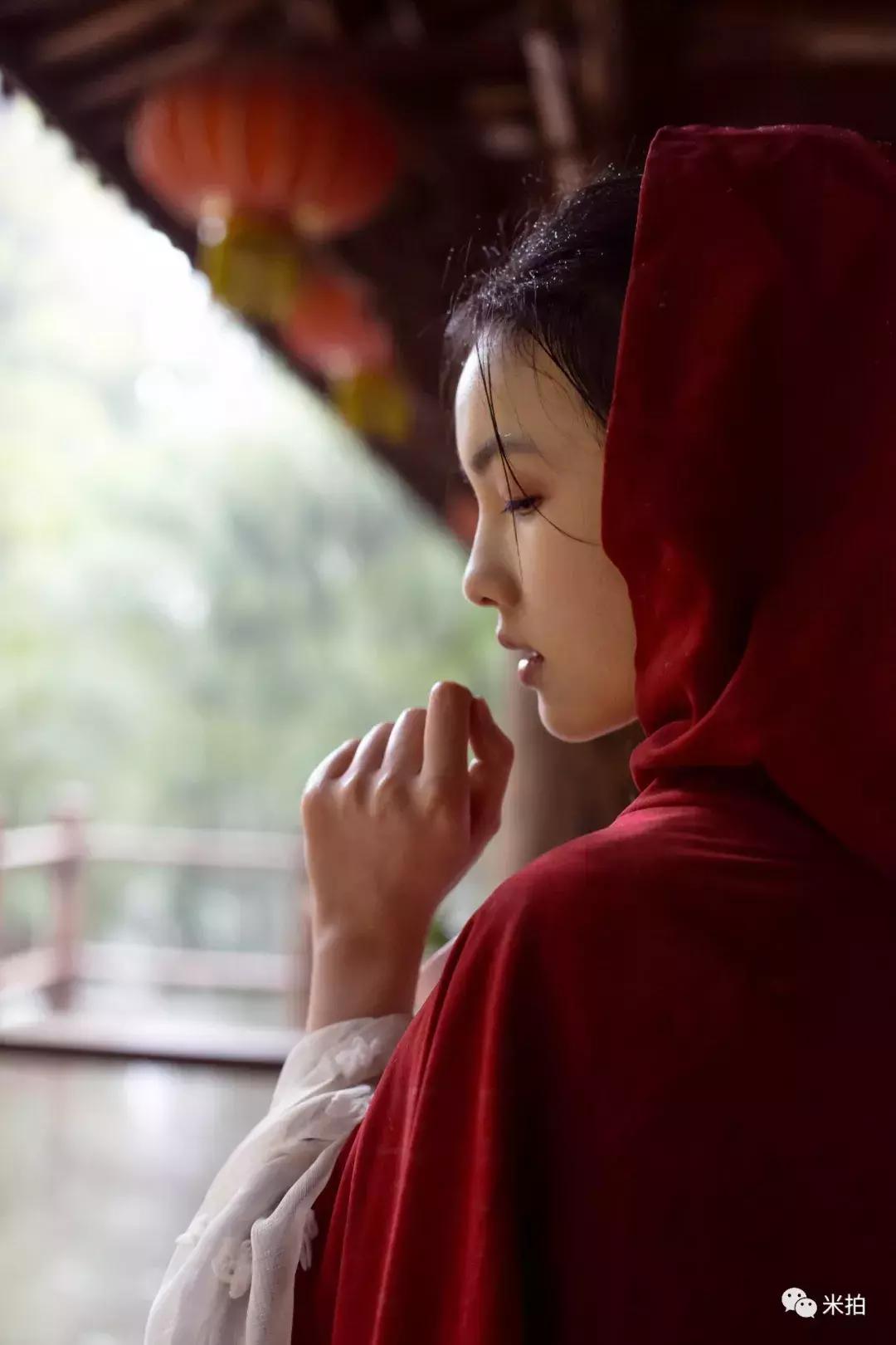 男摄影师爱上女富婆,男生摄影师爱上了美女