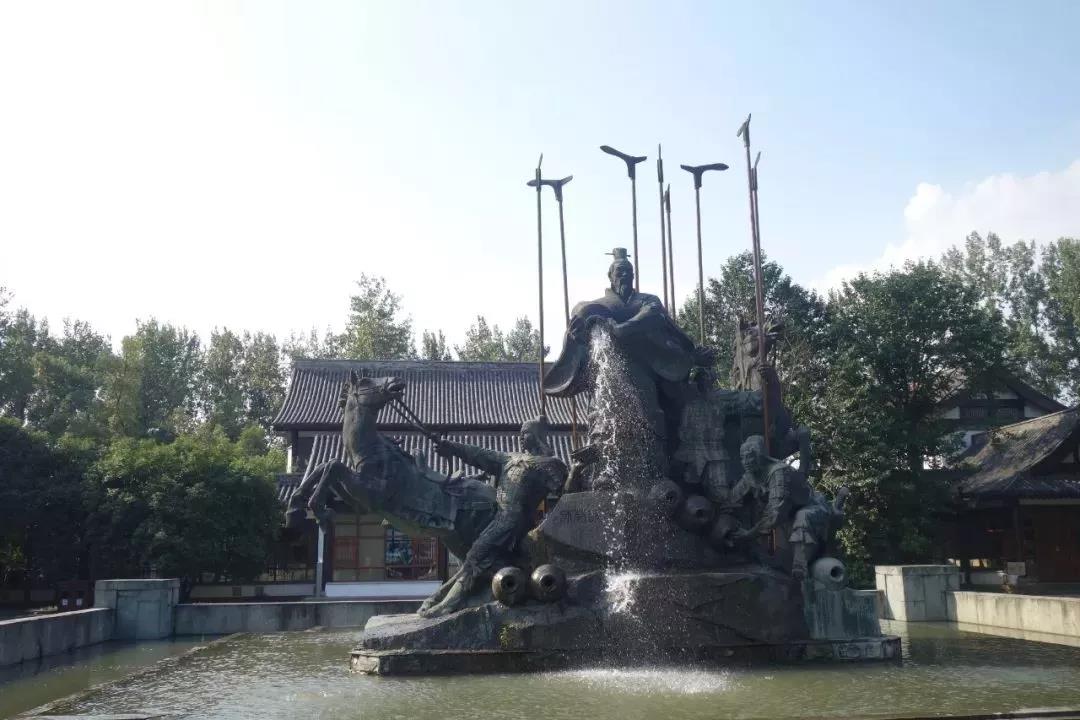 鲁迅笔下的鲁镇是什么样的地方,鲁迅小说中的鲁镇是个怎样的地方