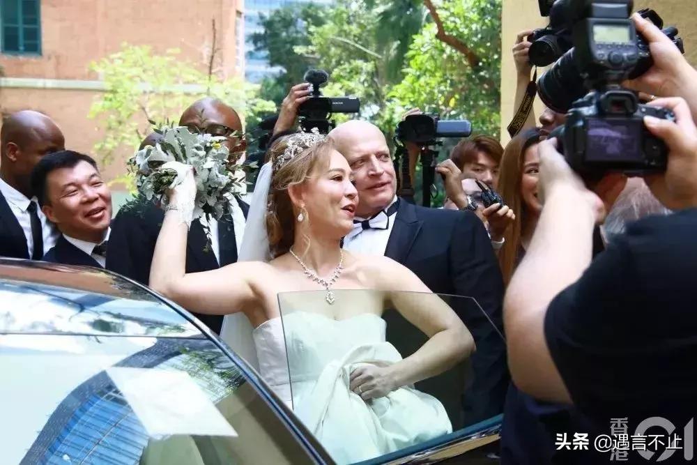 55岁再嫁豪门，命硬克夫、厉害难惹，什么样的女人活成了传奇