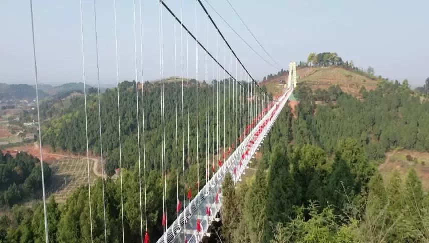 天桥沟玻璃栈道一日游,芙蓉山风景区玻璃滑道