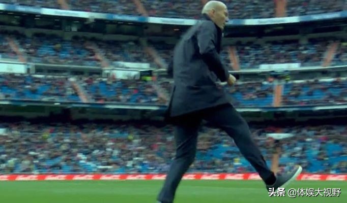 皇马弧顶推射教学,皇马射门训练齐达内给拉莫斯做球