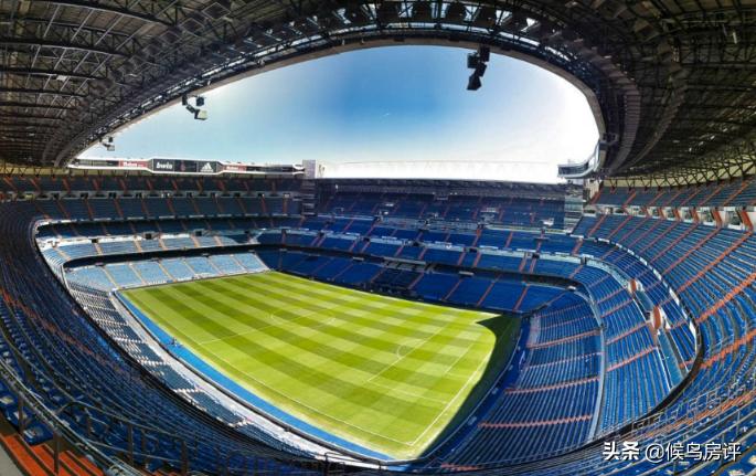 贵阳八人制足球场,贵阳八万人足球场航拍