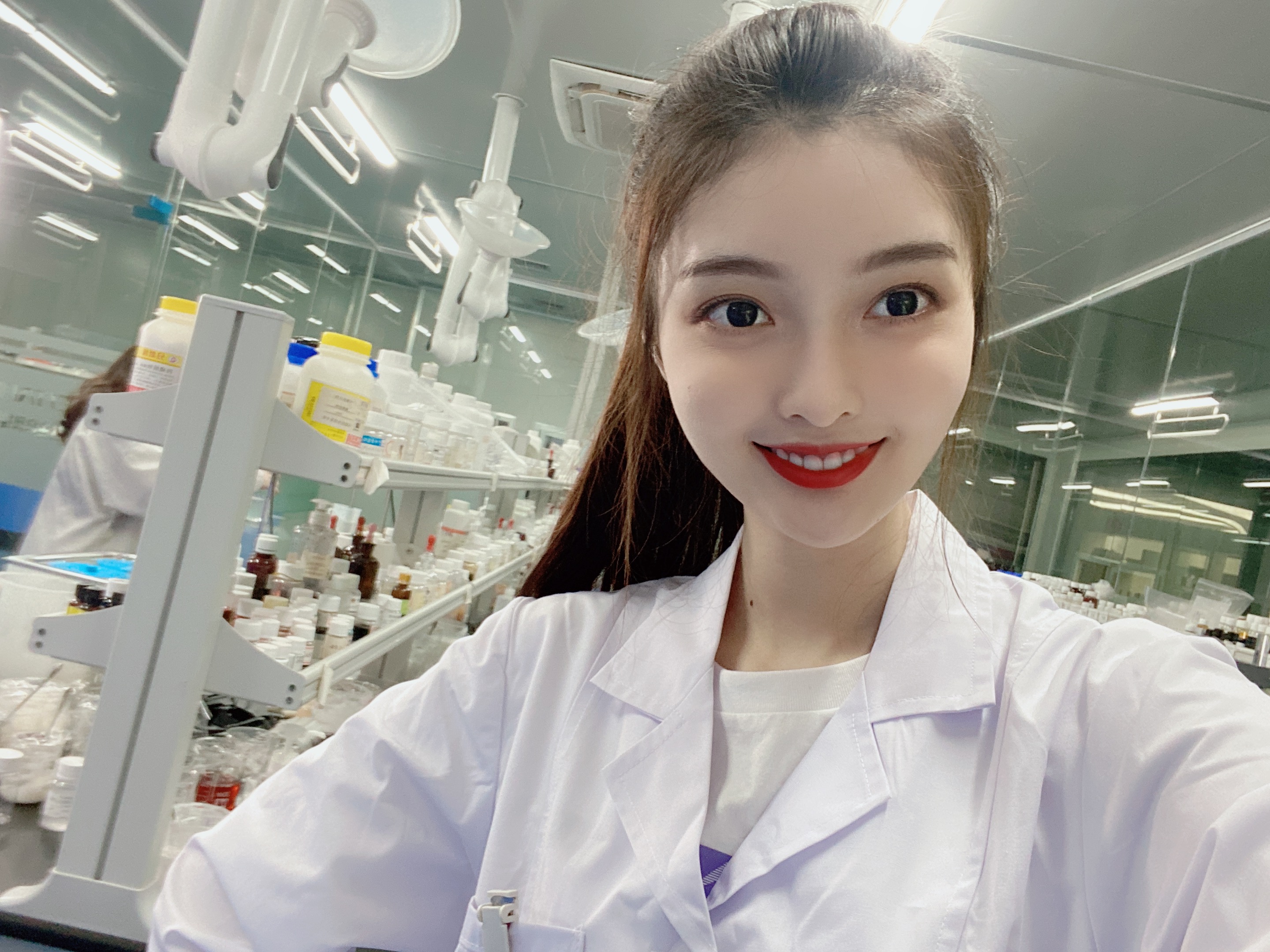 甘霖护肤团队：鼻子出油很厉害怎么办？鼻子出油如何应对