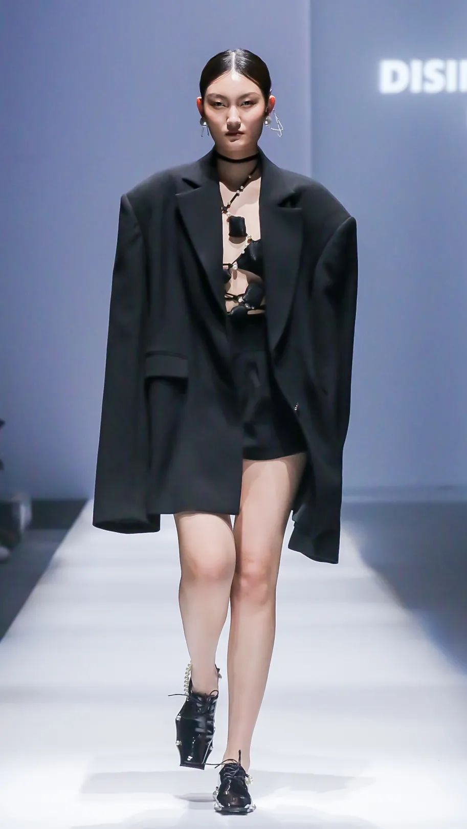 2021秋冬女装款式流行趋势,2018秋冬趋势报告巴黎时装周