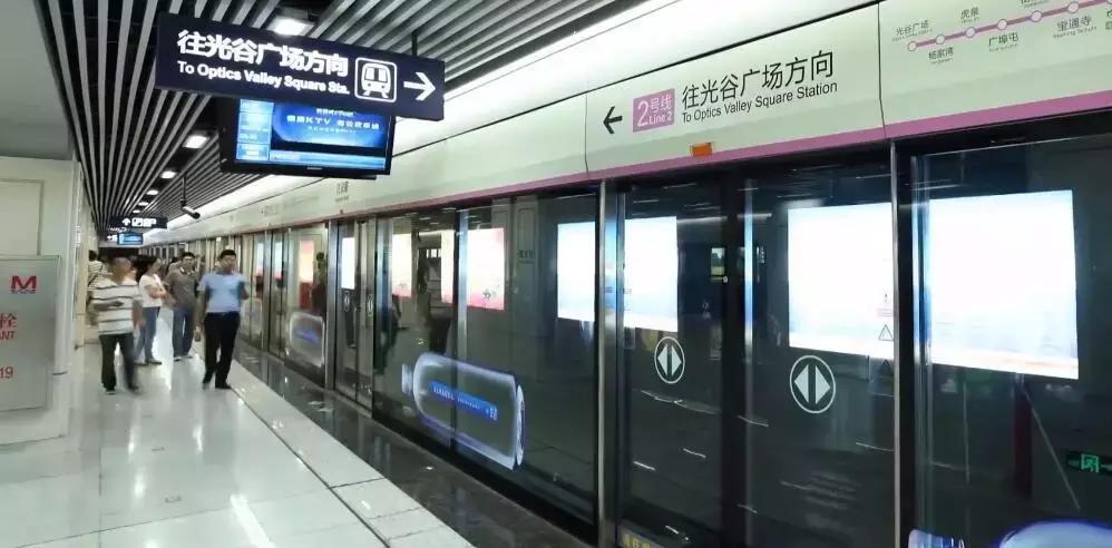 鎴戜滑鐨勮蹇嗘濡備竴鏉℃祦鍔ㄧ殑澶ф渤,绌垮煄璁板繂