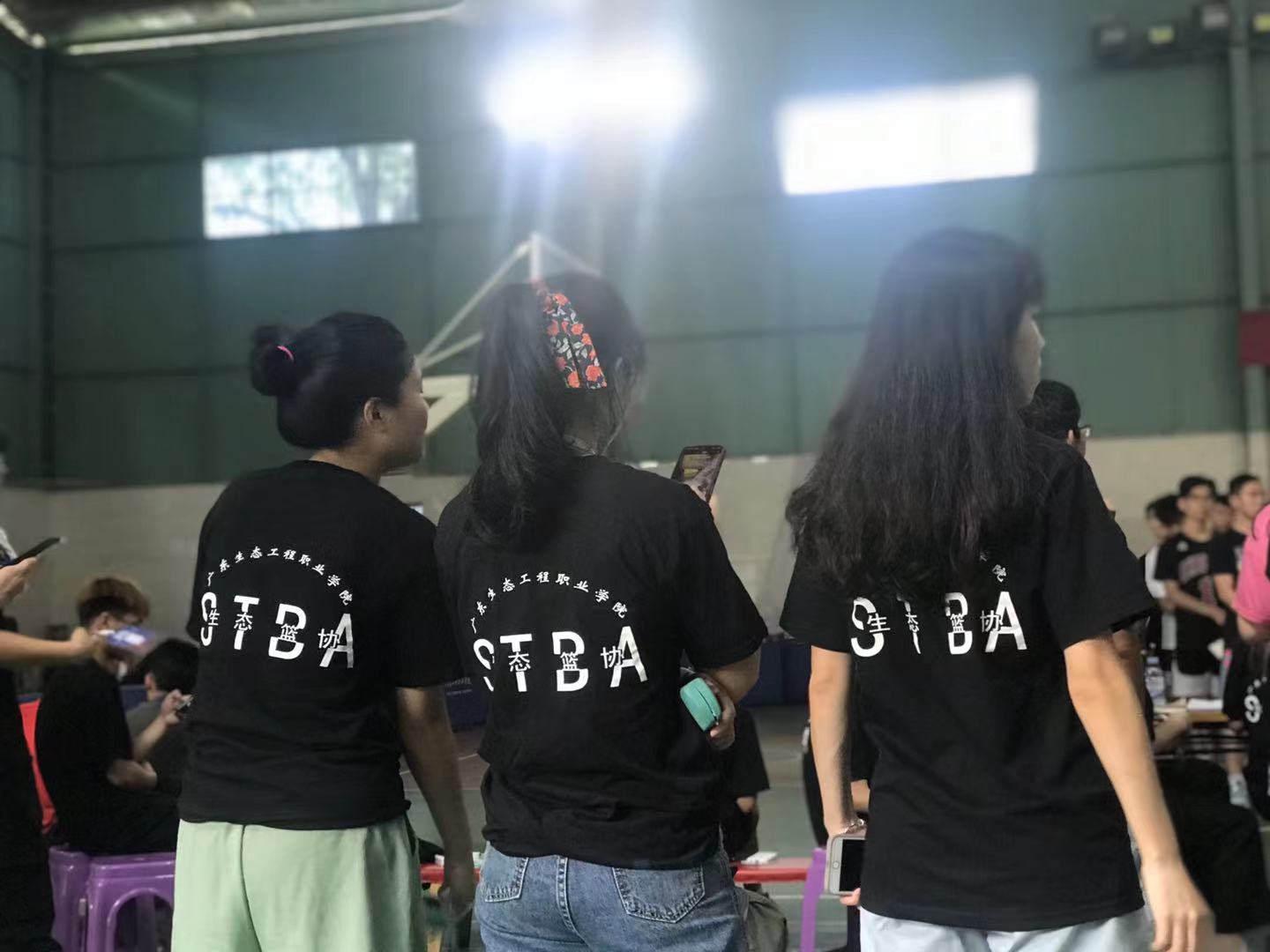 大学生相机拍照记录生活,学生用相机记录了所有照片