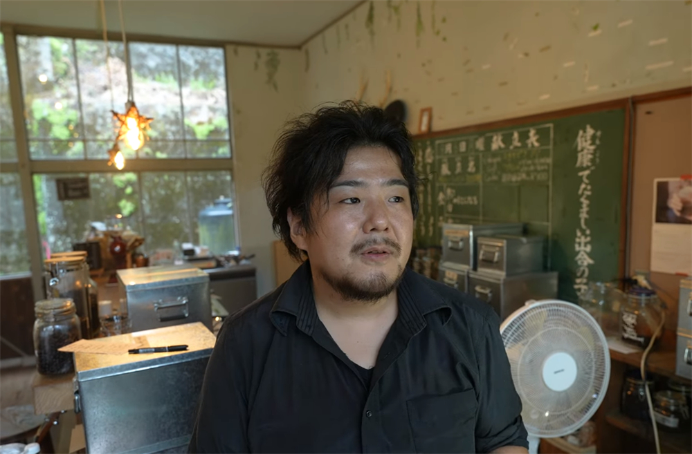 80后小伙回荒废十年的农村大学,80后小伙回荒废10年农村大学