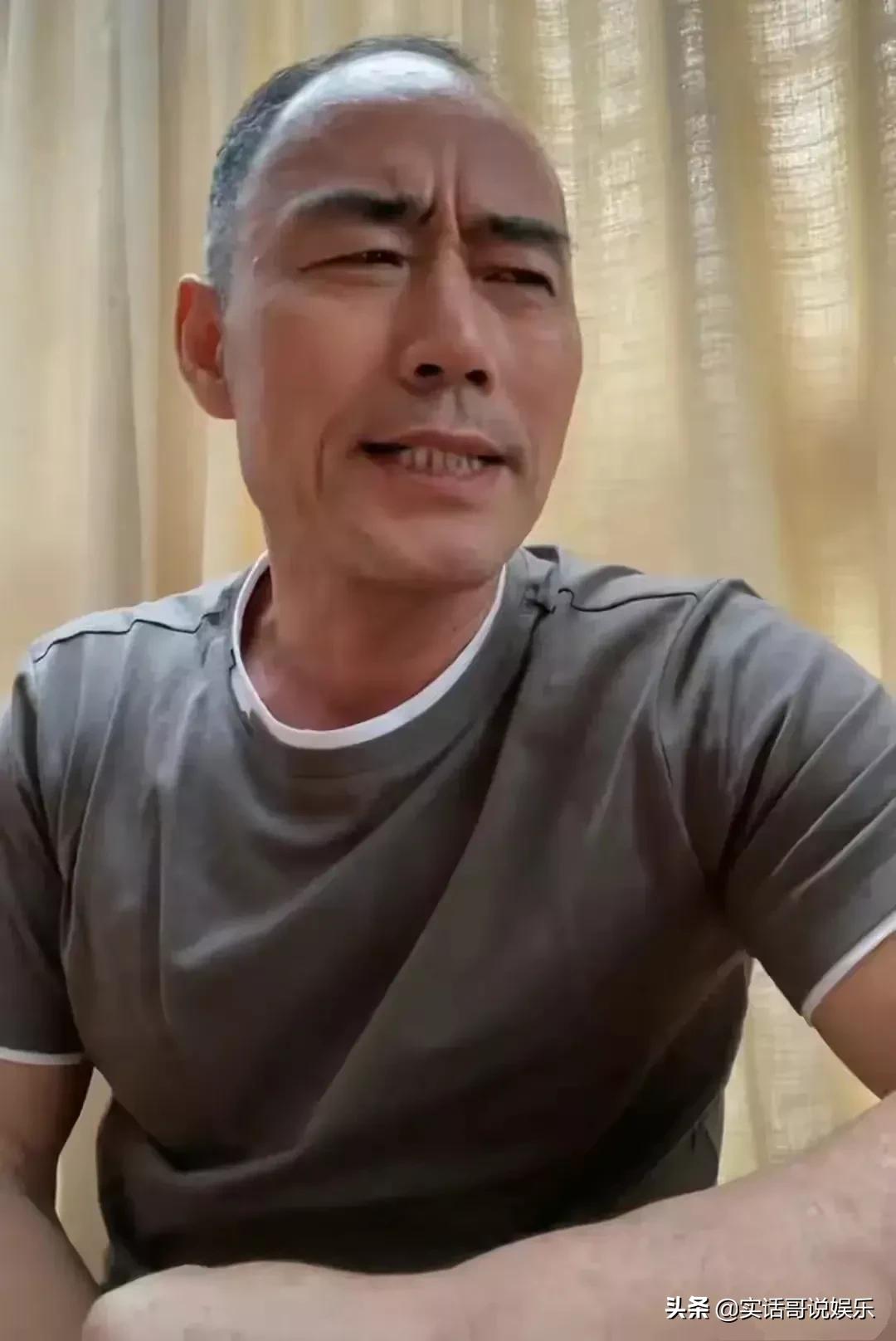 旭日阳刚王旭落魄到地下通道卖艺,草根组合旭日阳刚现状