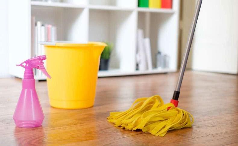 拖地时水里放点什么拖的很干净,拖地时水里加点它地面洁净不沾尘