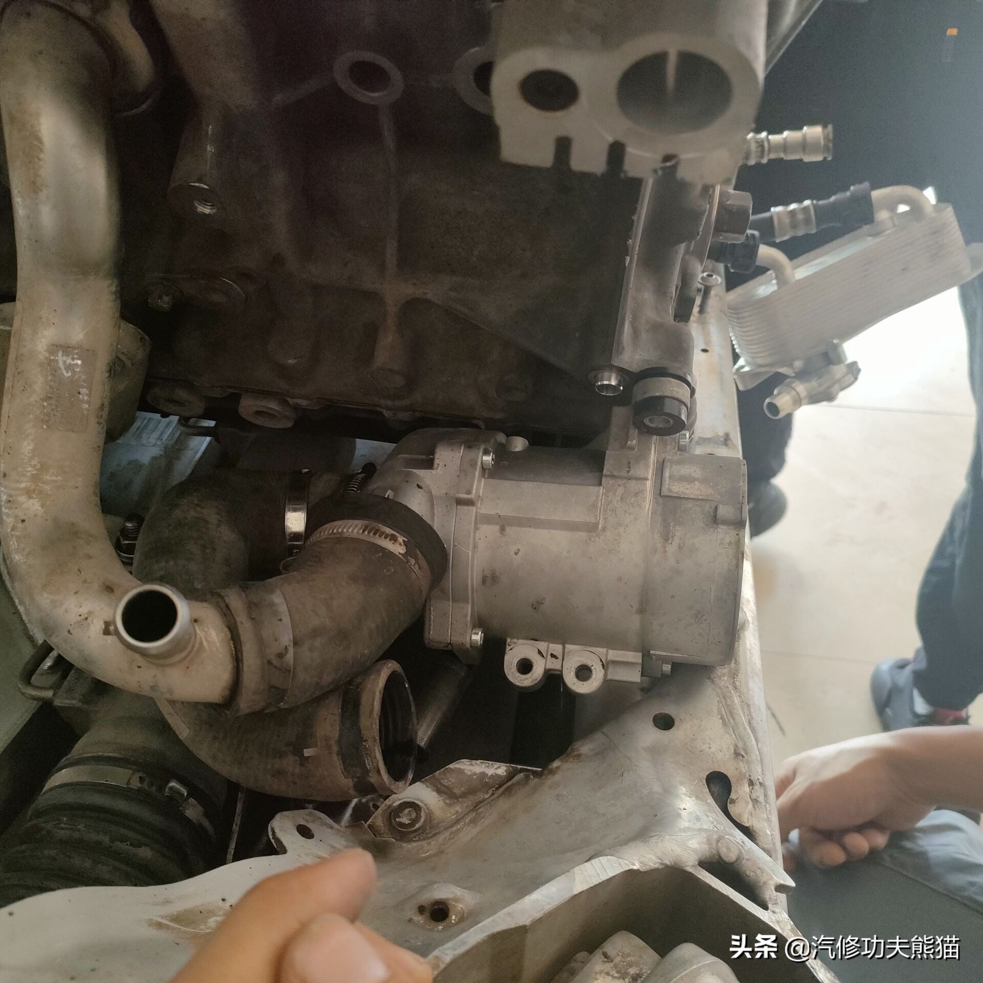 宝马e90325i2007款,宝马e90漏机油通病