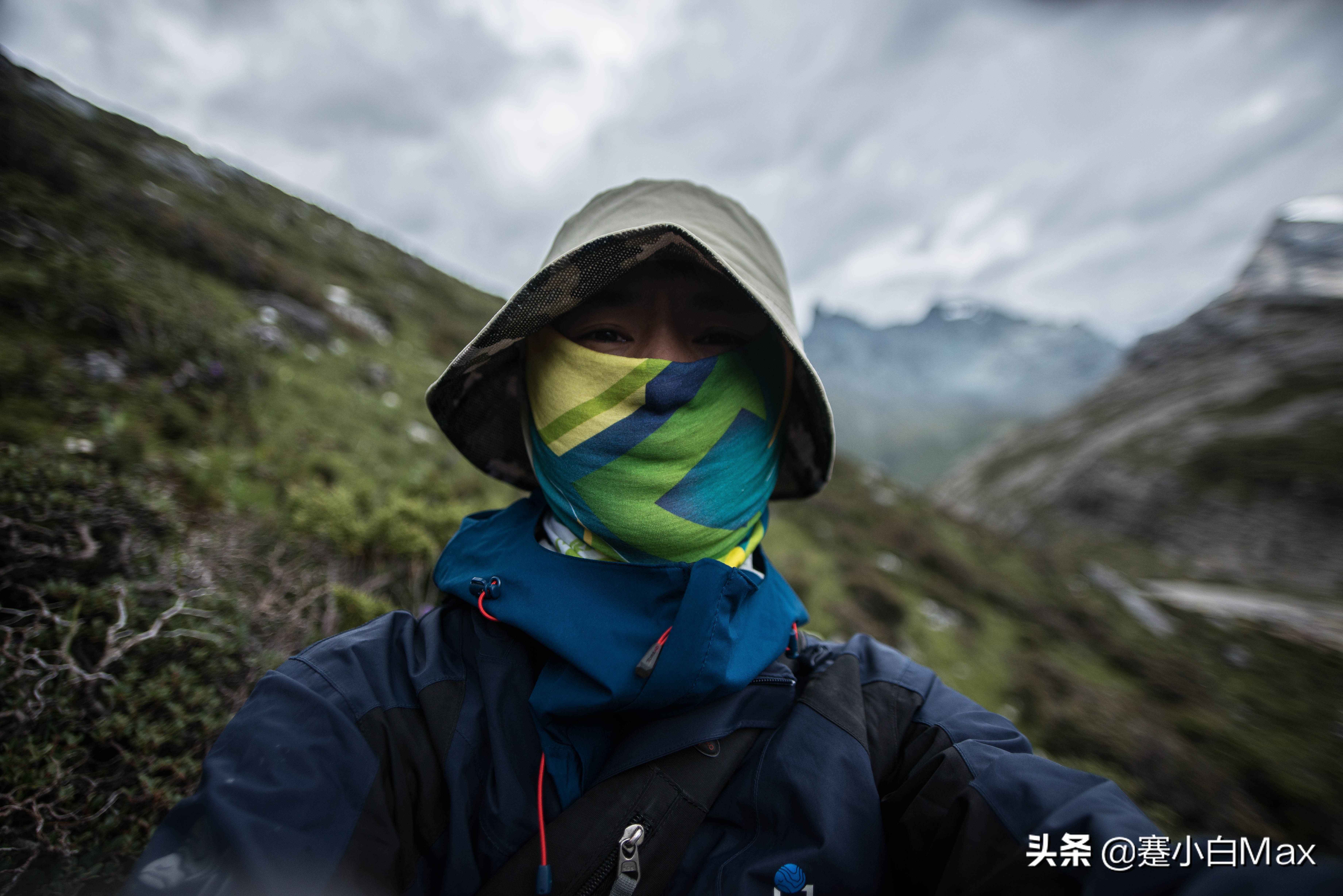 稻城亚丁的文章是谁写的,关于稻城亚丁的一本小说