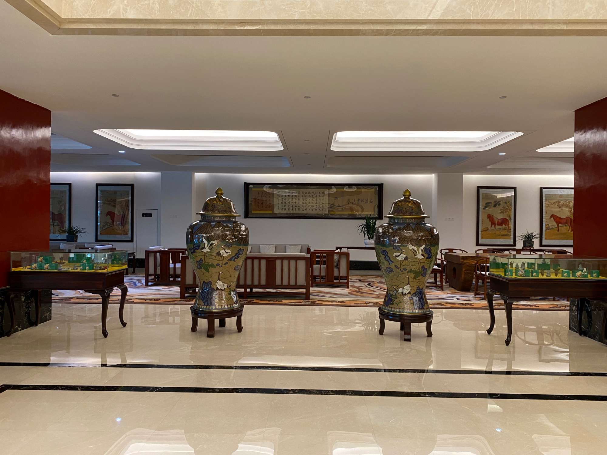 门口养仙鹤、大堂放金丝楠木的酒店，你有见过吗？天台温泉山庄