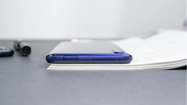 最强的4g手机哪个更值得买,53万跑分真全面屏128g