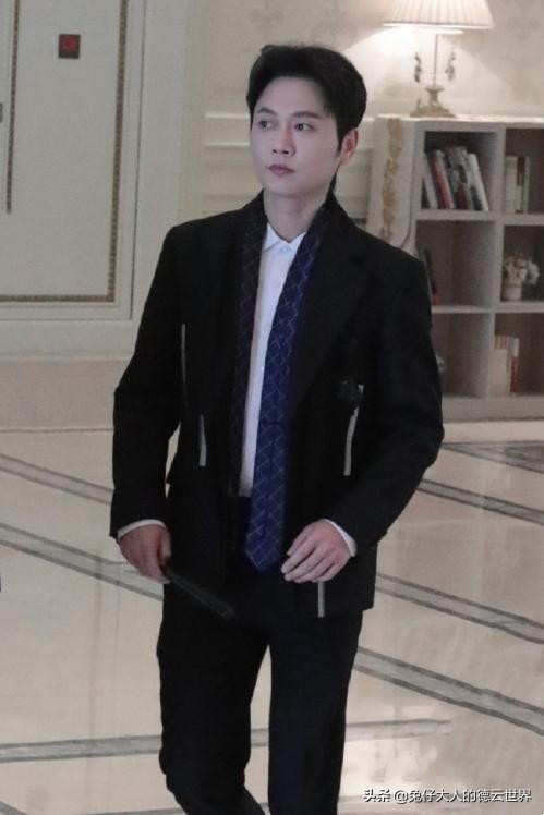 德云社综艺节目介绍栾云平,德云社副总栾云平西服