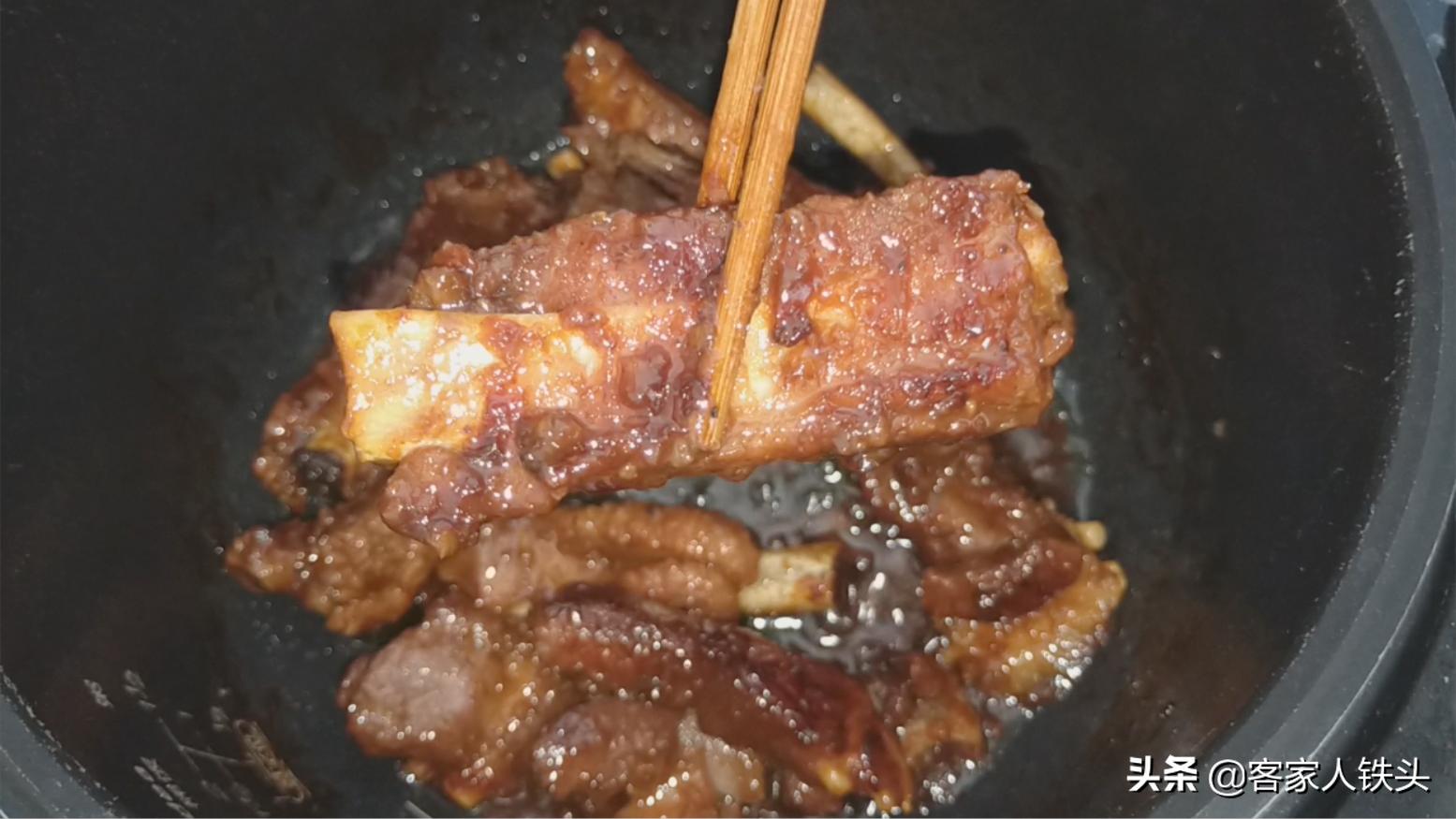 这才是蒜香排骨最好吃的做法,这才是排骨最过瘾吃法