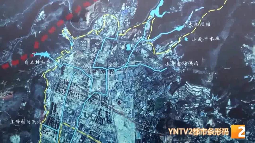 约200辆车泡了一整天,路上淤泥堆积难以通行,西市区为何淹积水那么严重?