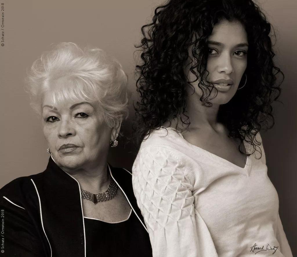 模特们啊~~妈妈的基因太强大，据说“女儿会偷走麻麻的美丽？