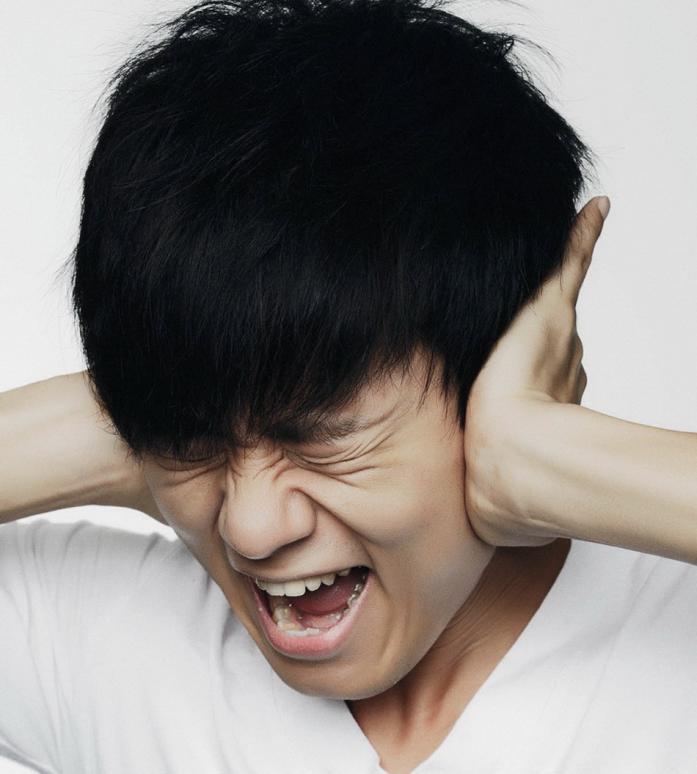 心烦易怒焦虑胸闷气短是什么原因,焦虑腹胀胸闷心烦