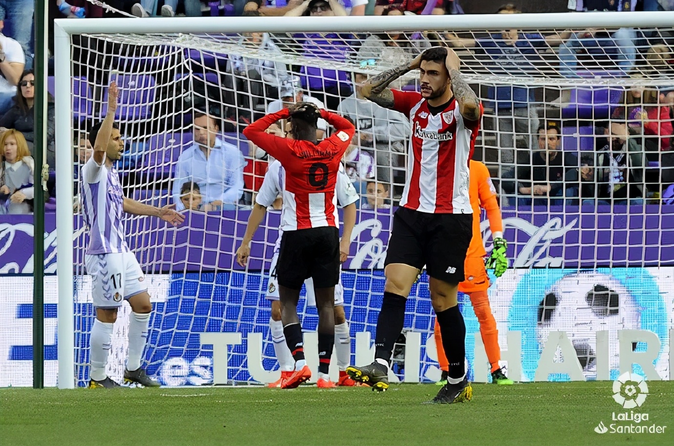 西甲第九轮巴萨对塞尔维亚,皇马巴萨马竞包揽最佳阵