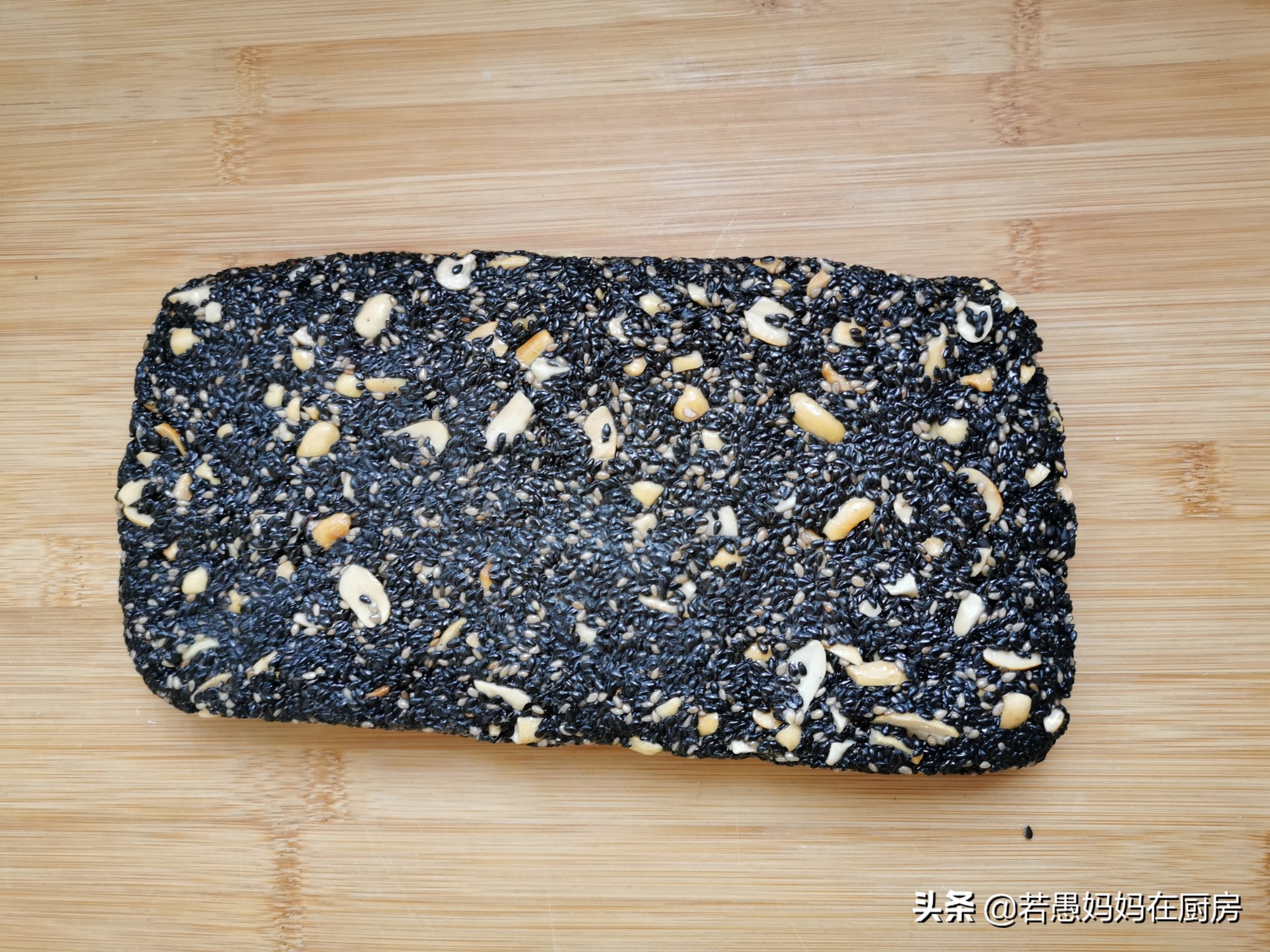 酥脆芝麻花生糖做法,在家做芝麻花生糖的方法