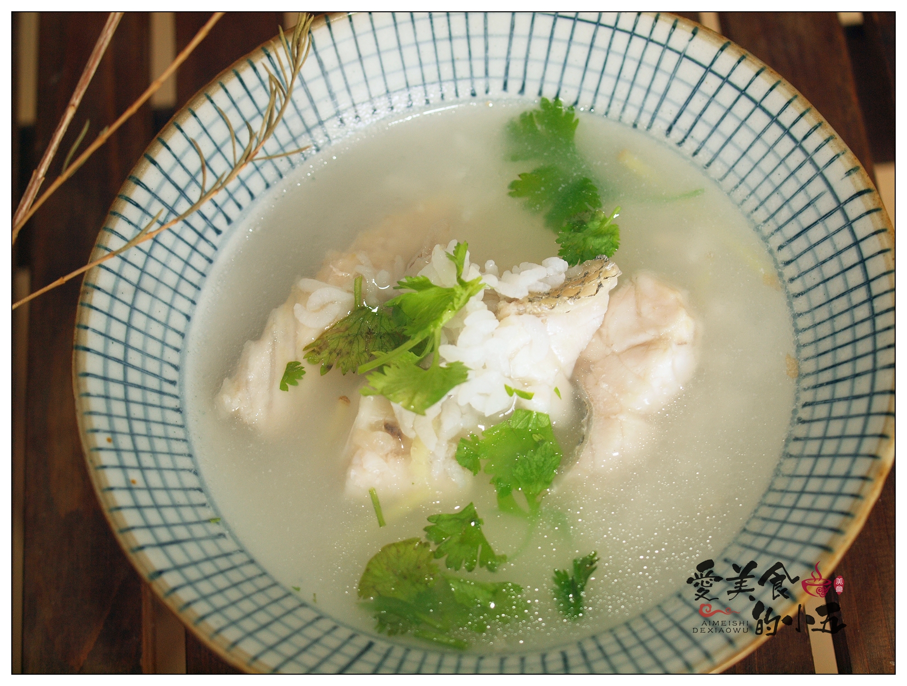 牛骨鲈鱼粥,煎鲈鱼成汤