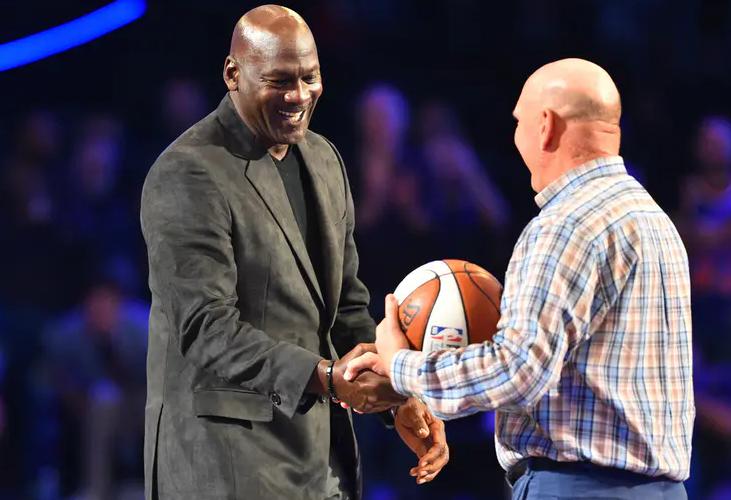 乔丹为什么要出售黄蜂队 (乔丹生涯末期是去黄蜂了吗)