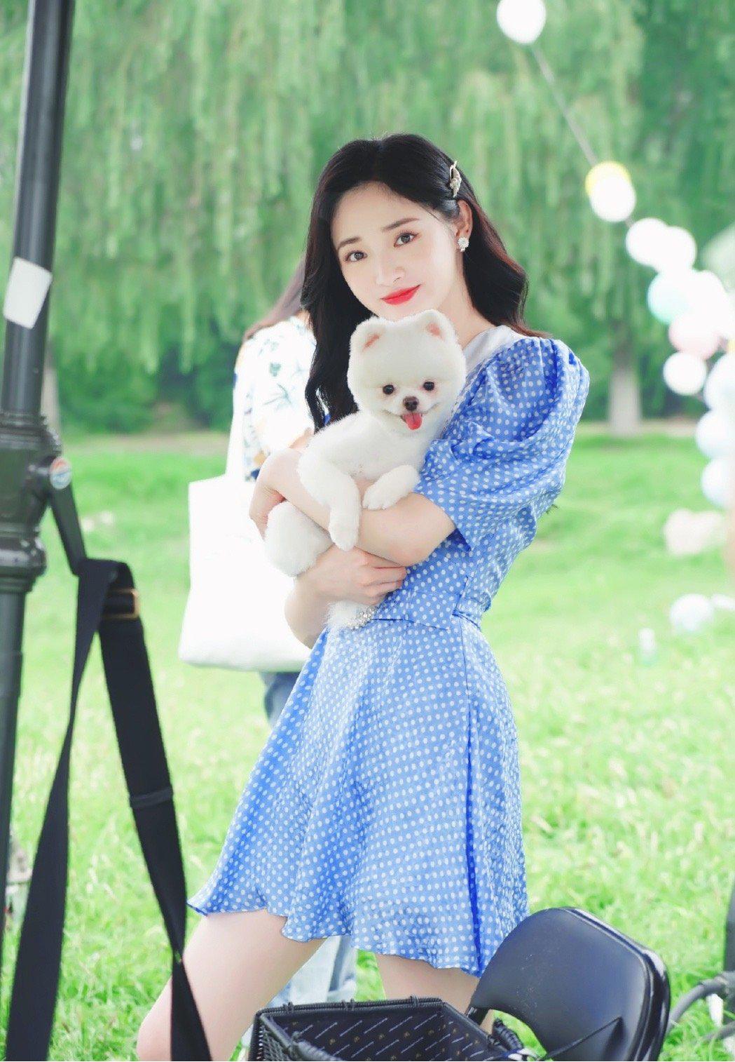 周洁琼百变少女,周洁琼时尚芭莎