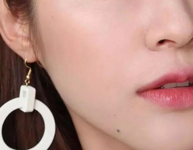 沈梦辰肤色多黑,沈梦辰为什么黑皮肤能化妆变白