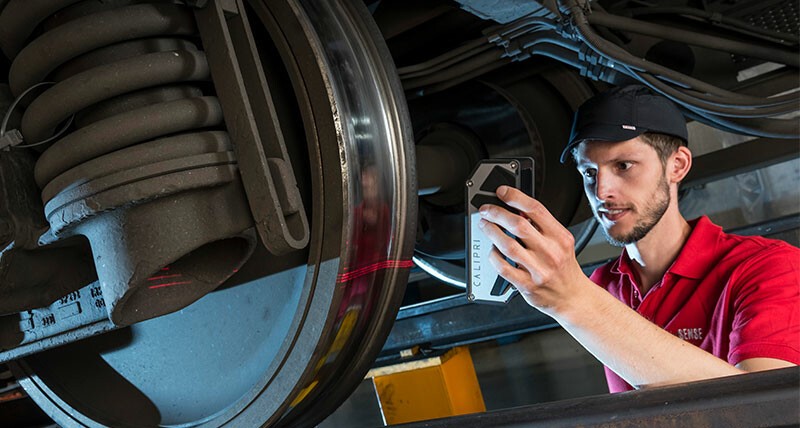 高铁有没有轮子又是怎么跑起来的,高铁的轮子到底有多快