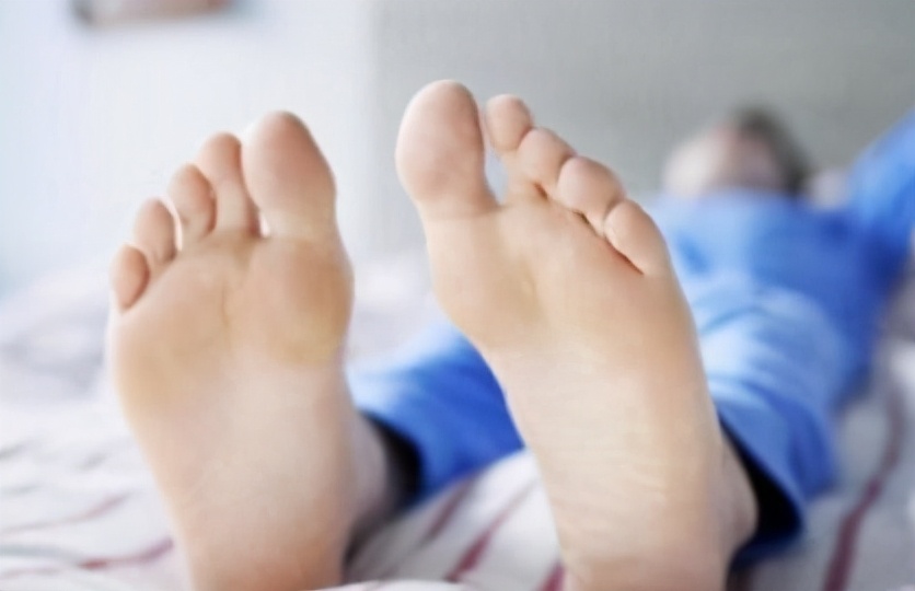 小孩脚臭喷什么药,小孩脚流汗脚臭的原因和治疗方法