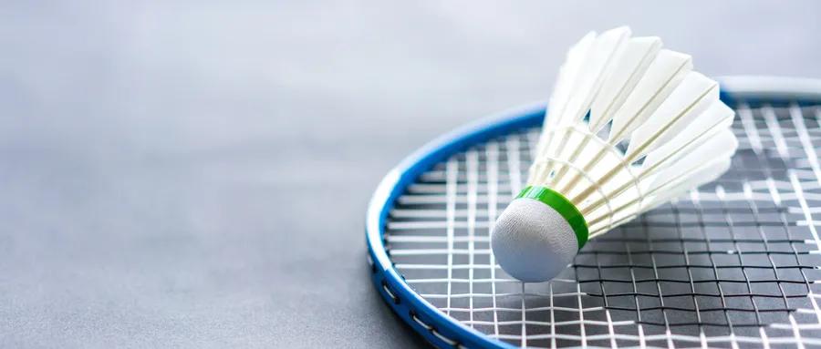 十四运解说羽毛球,单打发球的正确姿势羽毛球