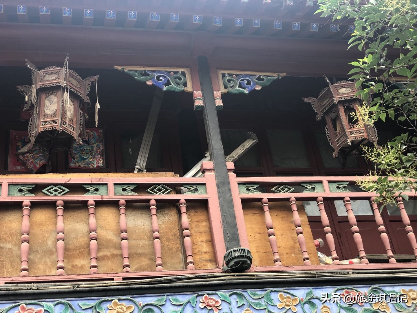 开封真正的千年老街,随着商业化入侵,老书店能否战胜铁板鱿鱼?