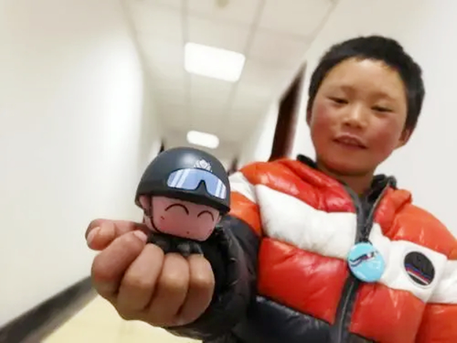 还记得惊动省长的“冰花男孩”吗？如今他怎样了？