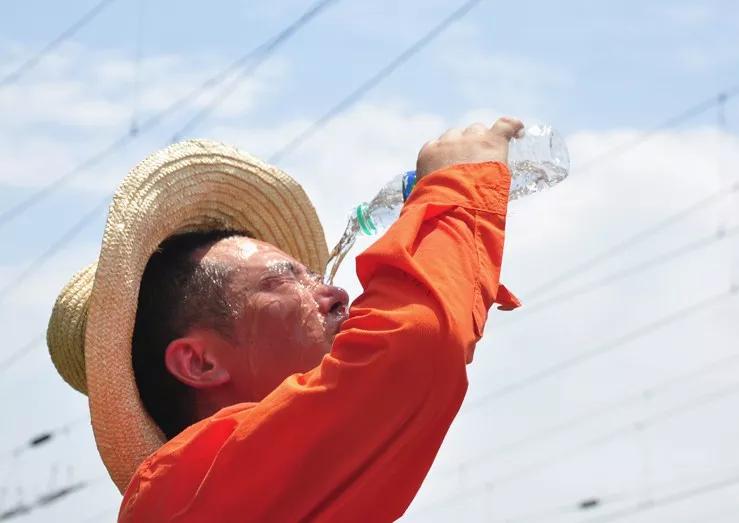 下个月工资上调多少,吴江工资发放标准