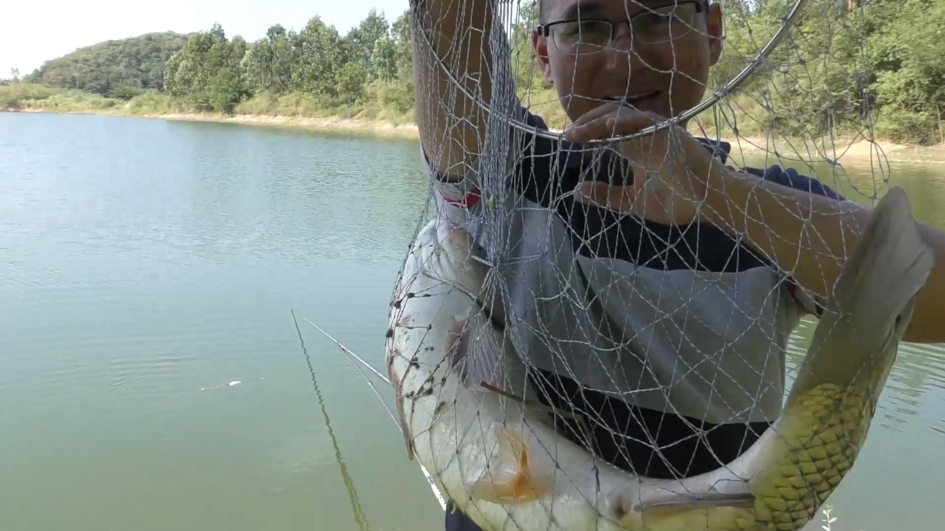 野钓大草鱼实用绝招,野钓草鱼上浮的正确钓方法与技巧