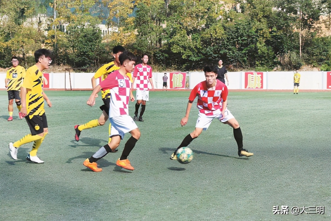 大学足球联赛，激战正酣