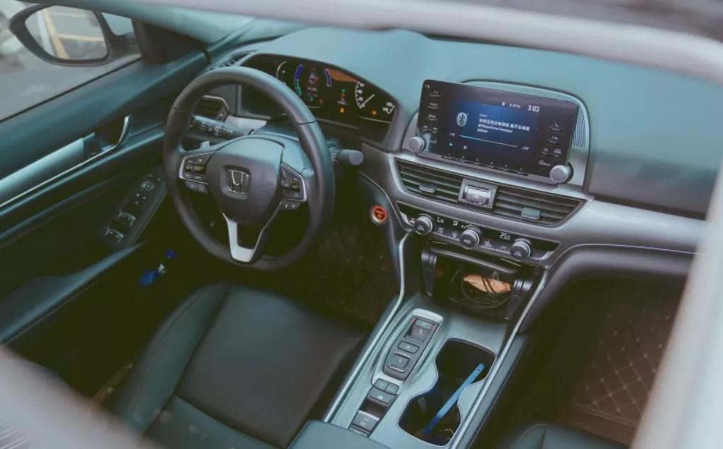 开起来像燃油车,开起来像电车的油车