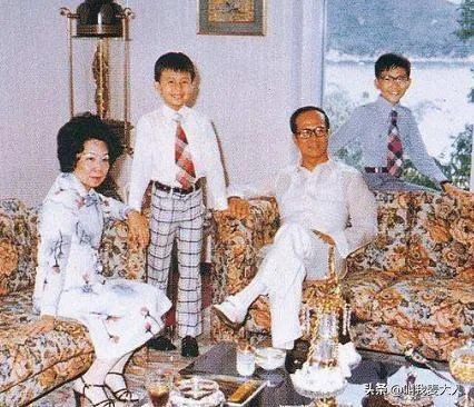 李泽楷的浪荡情史，10个女友一个比一个年轻，小26岁郭嘉文又被甩