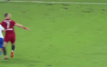 足协杯鲁能争议判罚,足协杯10人鲁能淘汰上港李霄鹏