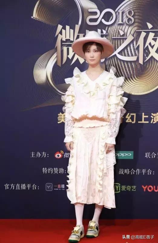 一周造型不重样,一周穿搭封面设计横屏