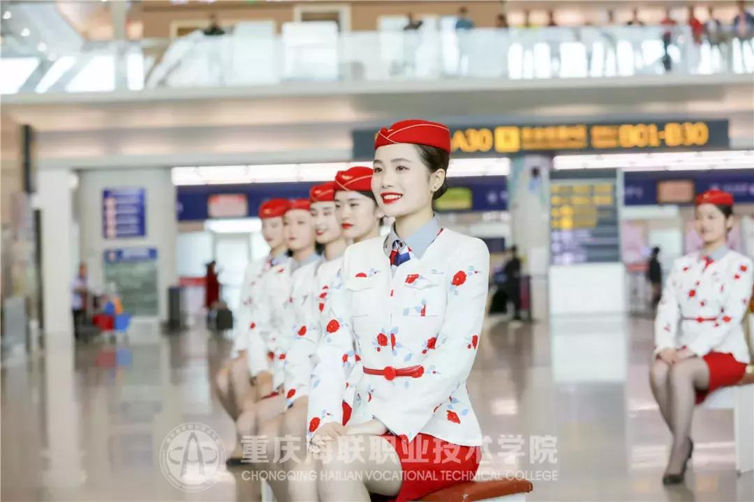 Hello小萌新:学长学姐亲身示范，这本“学生职业形象教科书”请熟读