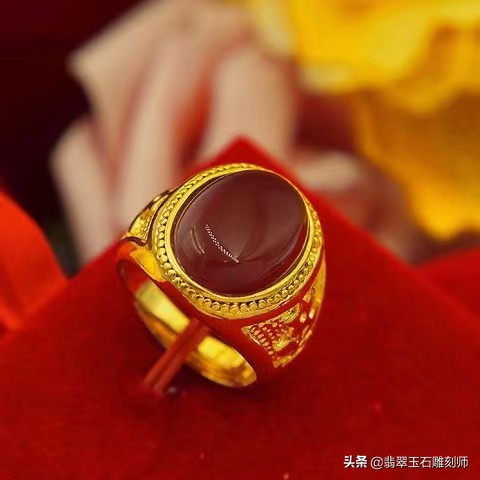 大学生暑假打工赚了6800,给母亲买礼物却被无良主播骗去买假玉