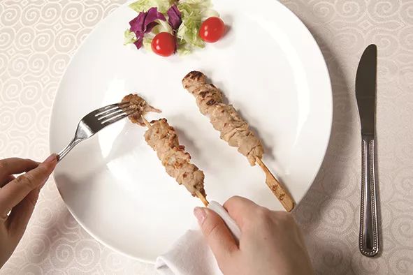 吃饭最基本的礼仪和动作,吃饭需要注意的礼仪