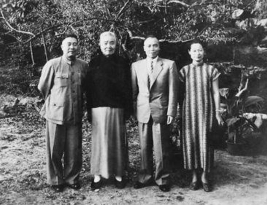 荣氏家族掌舵人荣毅仁，*小平邓**请他出山，毛主席：这是护国大功臣