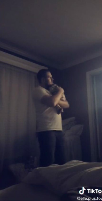 妈妈记录三胞胎一天奶量,三胞胎妈妈喂小宝宝